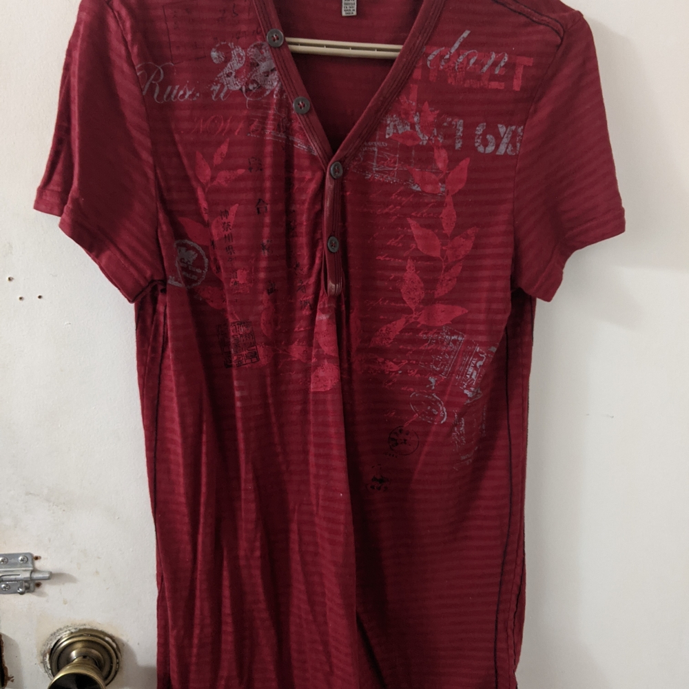 Le Chateau Burgundy Graphic Short Sleeve Shirt